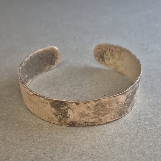 Vintage Armspange im Used-Look – Breiter Reif aus Metall