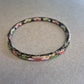 Vintage Cloisonné Armreif mit Blumenmuster – Schwarz & Bunt emailliert