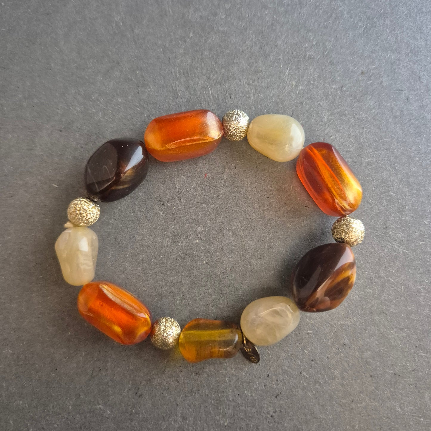 Buntes LEVAR Armband – Natürlicher Look mit Bernstein-Optik