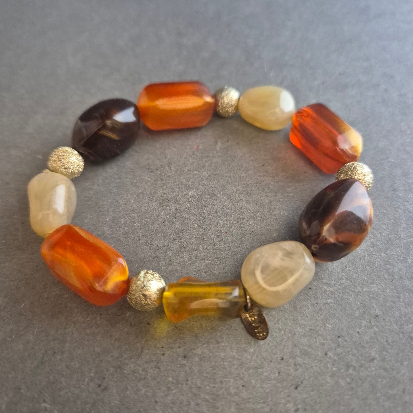 Buntes LEVAR Armband – Natürlicher Look mit Bernstein-Optik