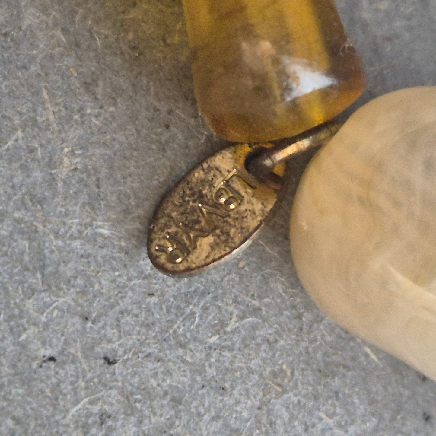 Buntes LEVAR Armband – Natürlicher Look mit Bernstein-Optik