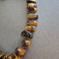 Edelsteinarmband mit Tigerauge – Naturstein-Charme in Braun-Gold