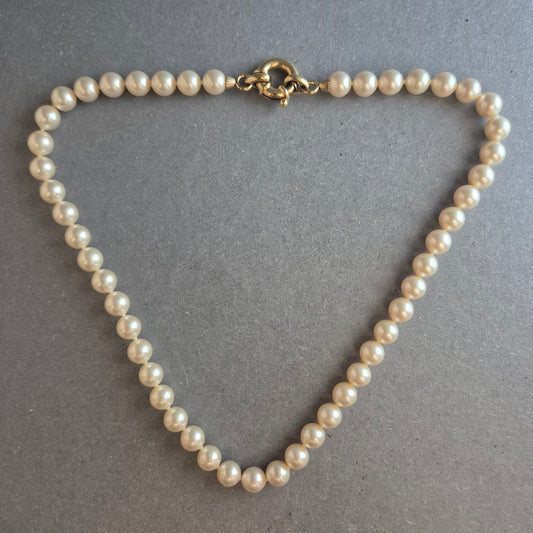 Klassische Perlenkette mit Goldverschluss – Eleganz für jeden Anlass