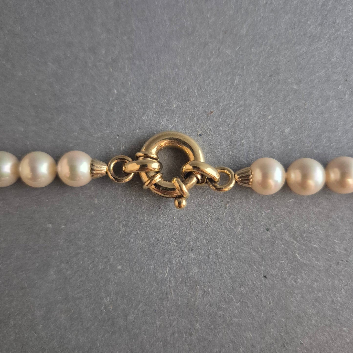 Klassische Perlenkette mit Goldverschluss – Eleganz für jeden Anlass