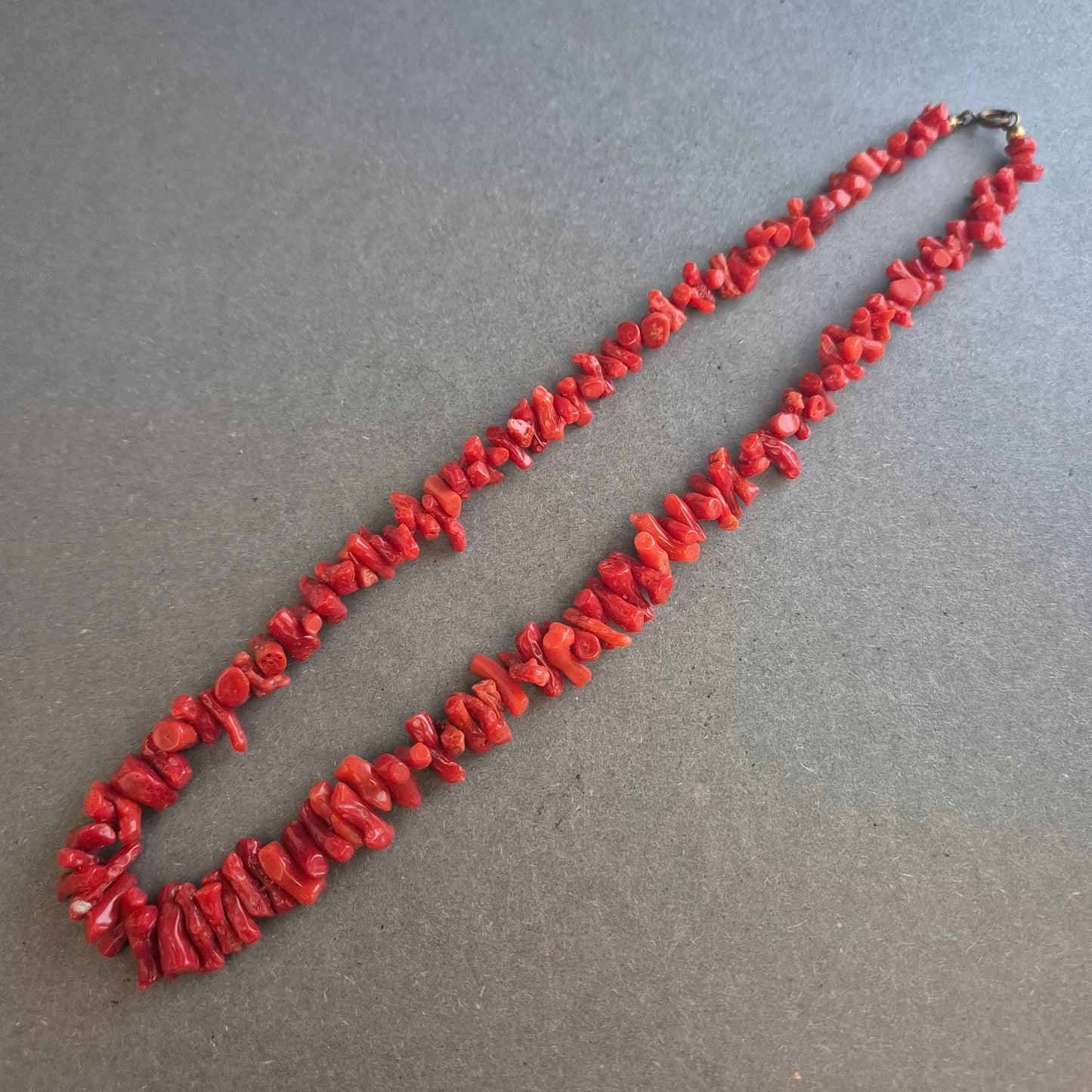 Vintage-Korallenkette in Rot – Natürliche Eleganz mit mediterranem Flair