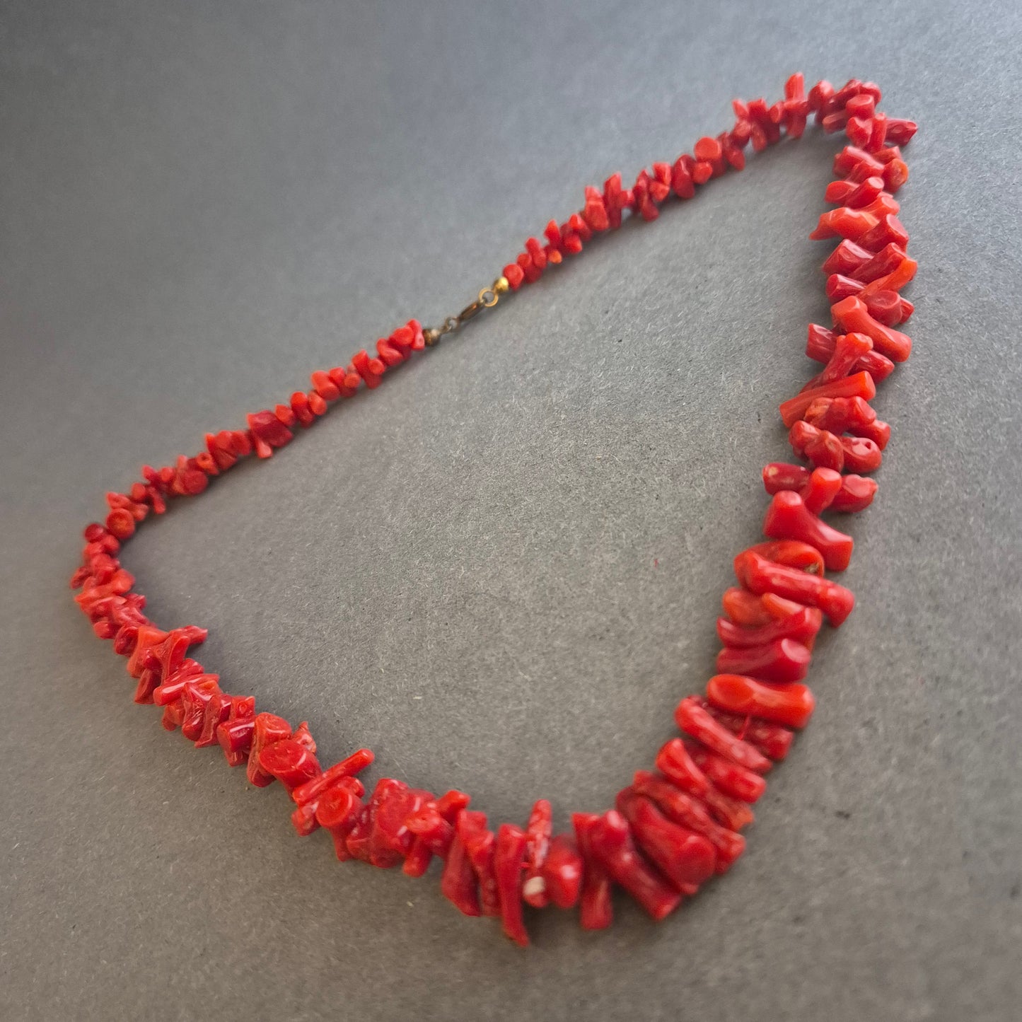 Vintage-Korallenkette in Rot – Natürliche Eleganz mit mediterranem Flair