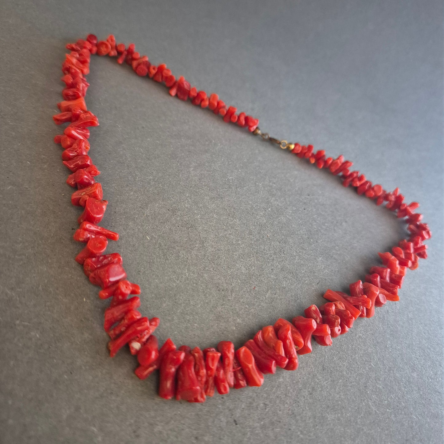 Vintage-Korallenkette in Rot – Natürliche Eleganz mit mediterranem Flair