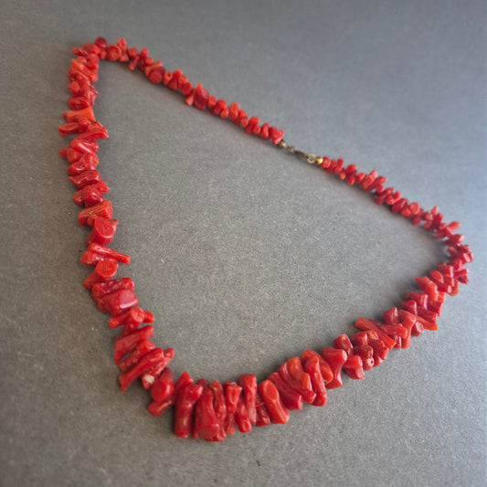 Vintage-Korallenkette in Rot – Natürliche Eleganz mit mediterranem Flair