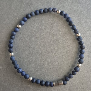 Fossil Herrenarmband mit blauen Steinperlen – Lässiger Stil für jeden Tag