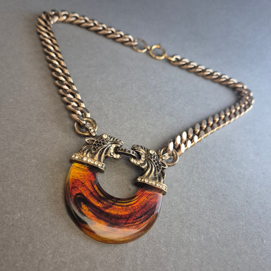 Statementkette mit Löwenköpfen und Bernsteinoptik – Extravaganz pur