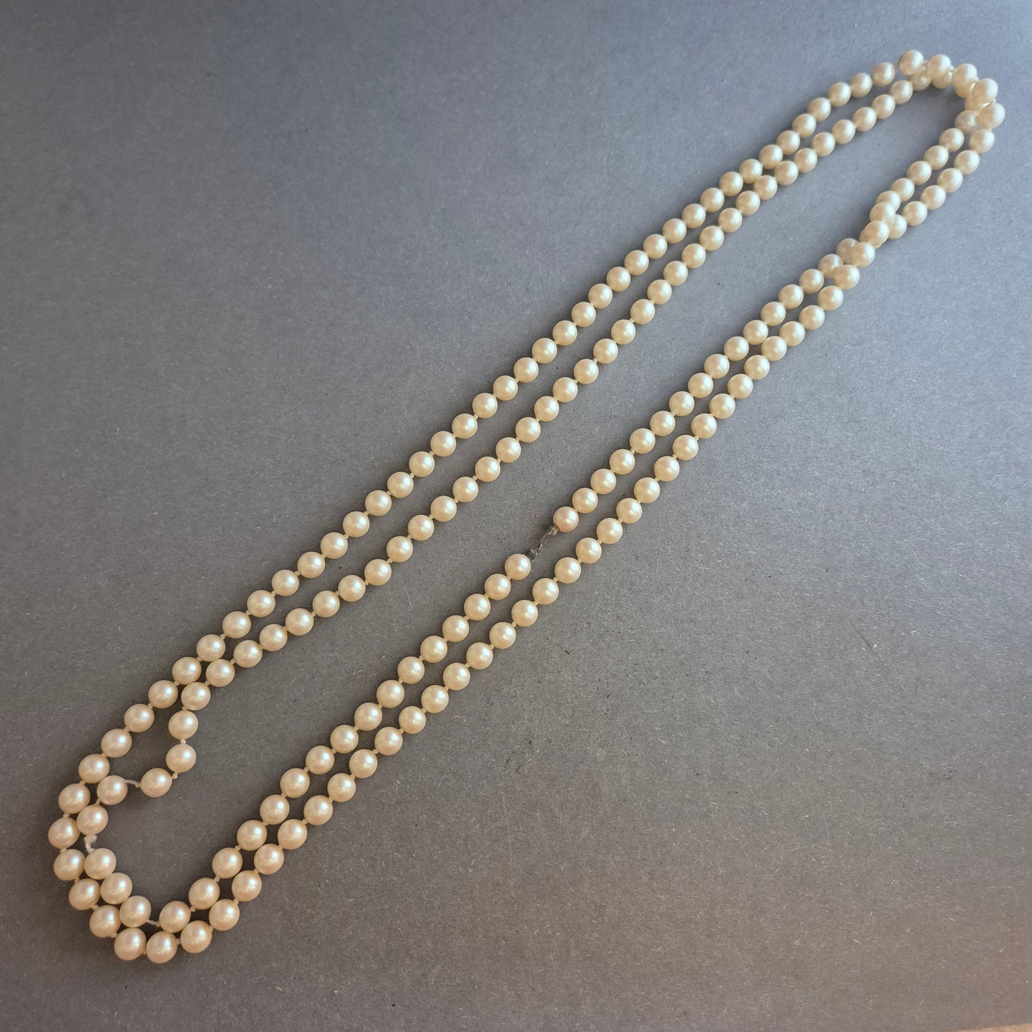 Zweireihige Vintage-Perlenkette – Klassische Eleganz in Cremeweiß