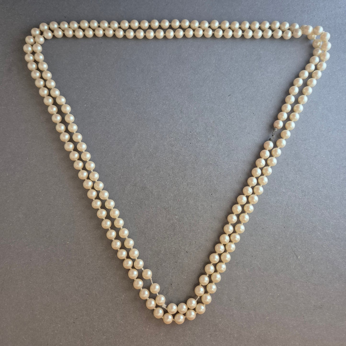 Zweireihige Vintage-Perlenkette – Klassische Eleganz in Cremeweiß