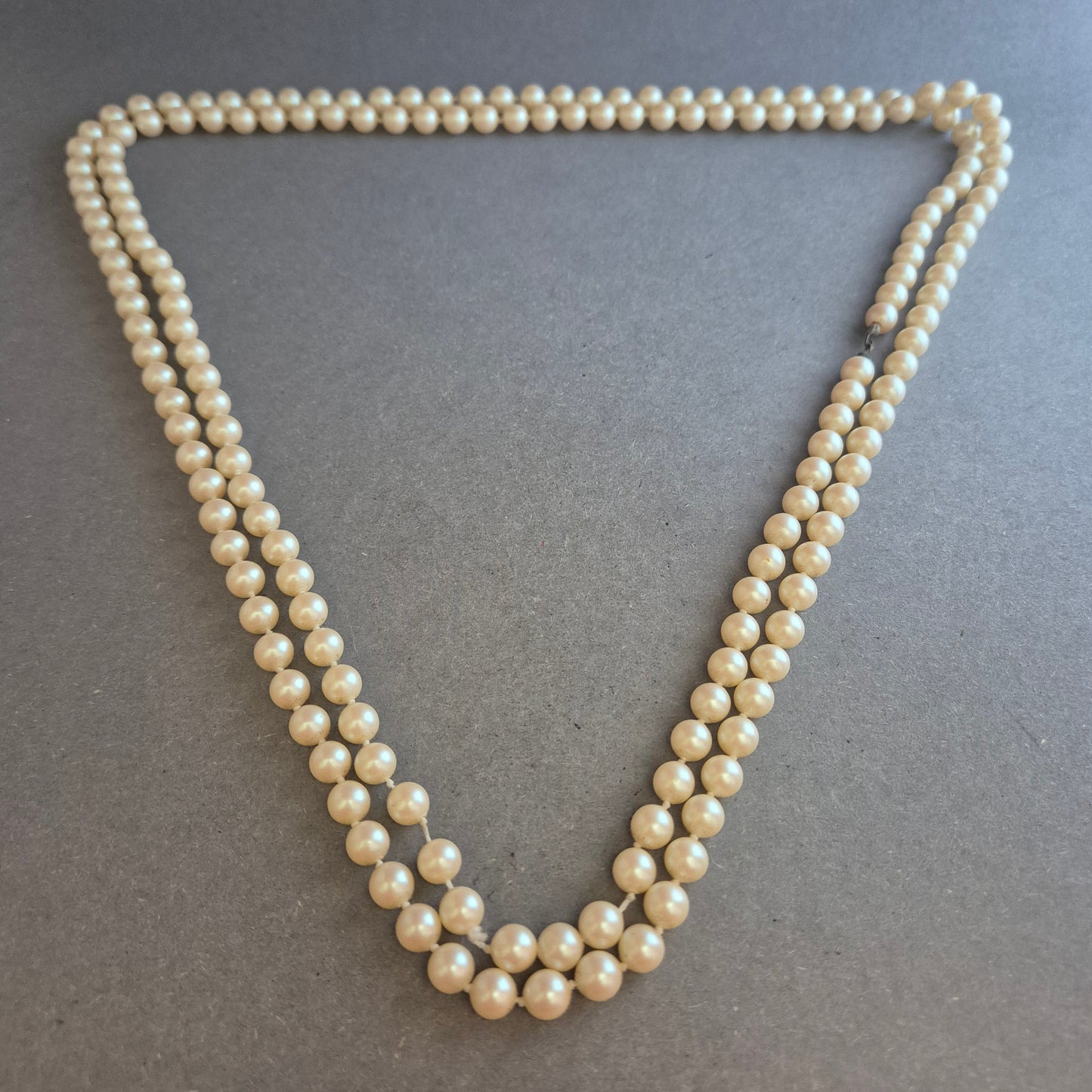 Zweireihige Vintage-Perlenkette – Klassische Eleganz in Cremeweiß