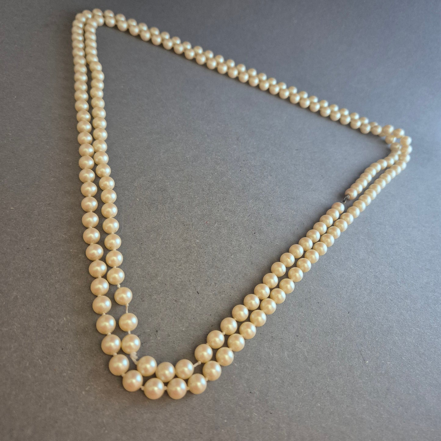 Zweireihige Vintage-Perlenkette – Klassische Eleganz in Cremeweiß