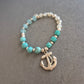 Maritimes Stretcharmband in Türkis – Mit Anker-Charm & Boho-Flair