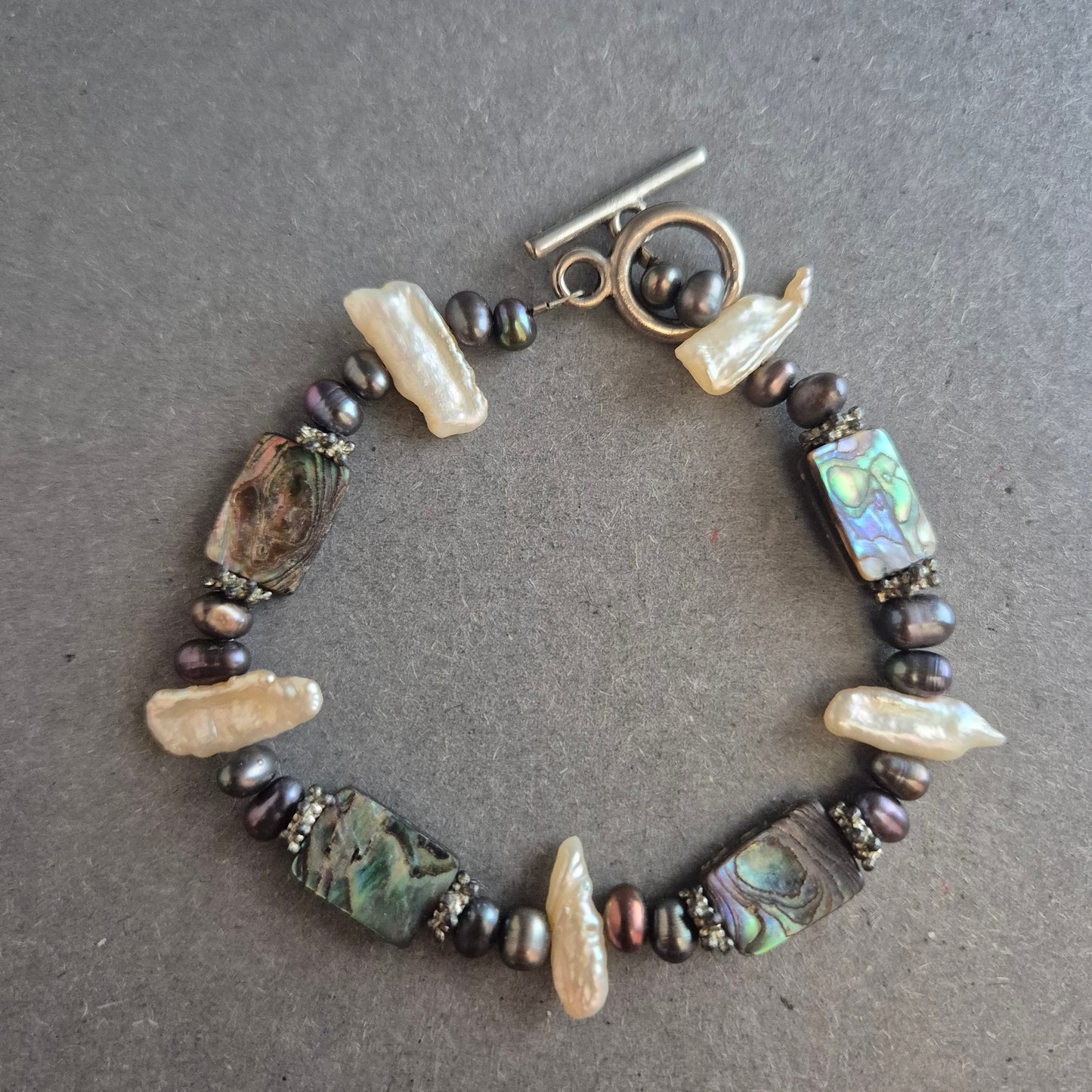 Perlenarmband mit Abalone & Süßwasserperlen – Eleganter Ethno-Stil