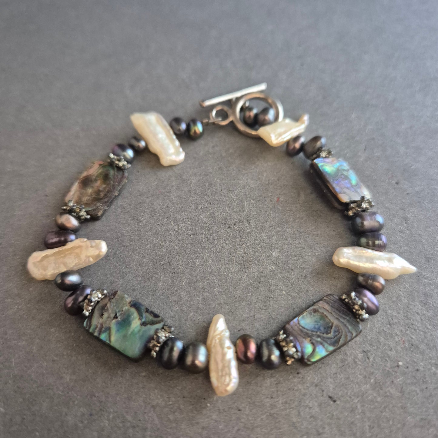 Perlenarmband mit Abalone & Süßwasserperlen – Eleganter Ethno-Stil