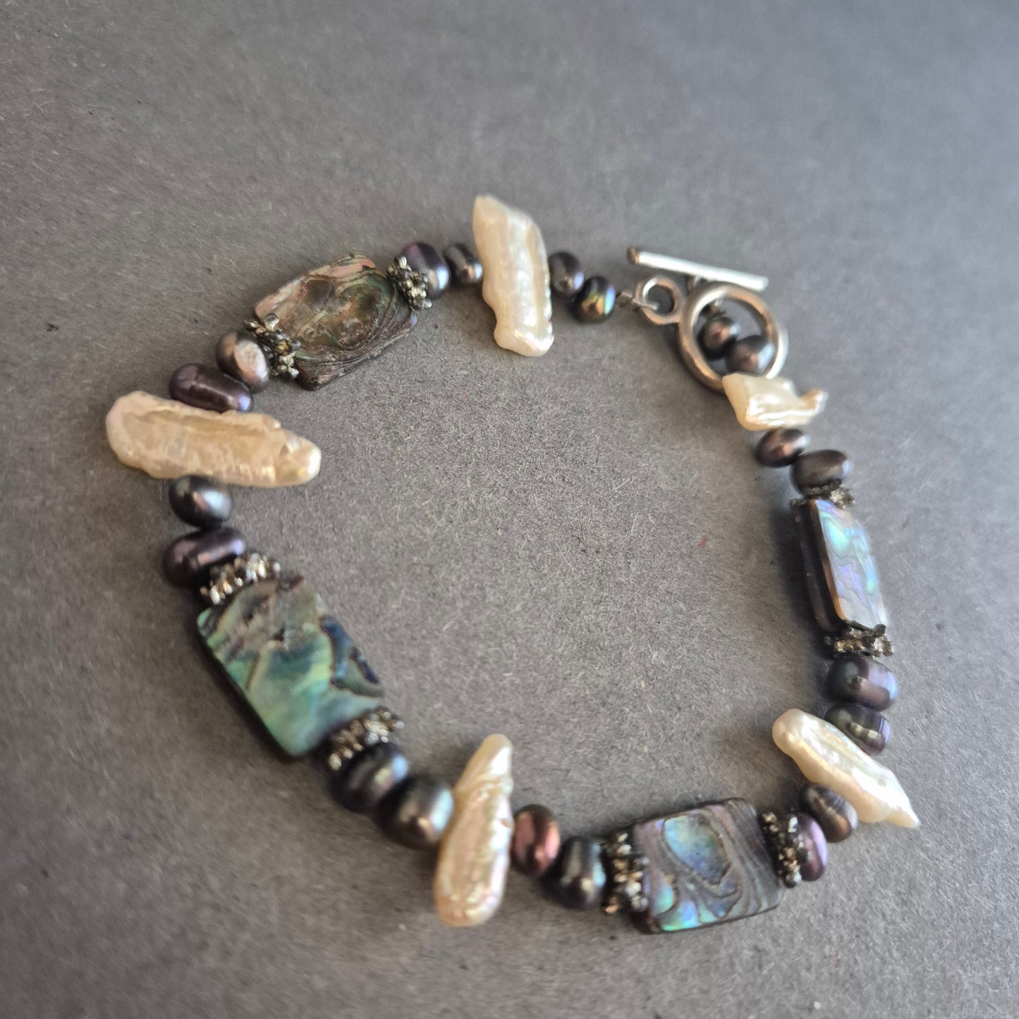 Perlenarmband mit Abalone & Süßwasserperlen – Eleganter Ethno-Stil