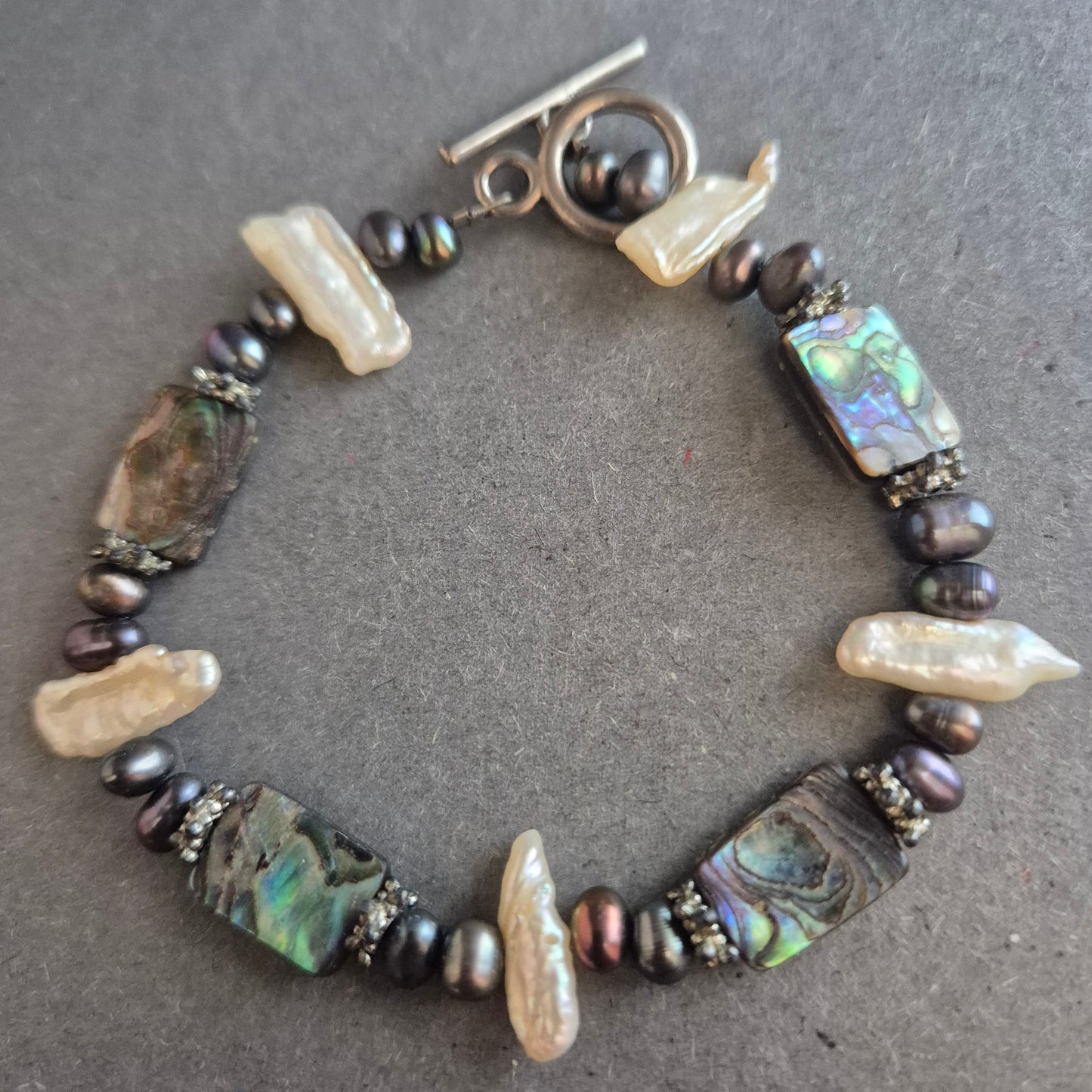 Perlenarmband mit Abalone & Süßwasserperlen – Eleganter Ethno-Stil