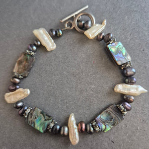 Perlenarmband mit Abalone & Süßwasserperlen – Eleganter Ethno-Stil