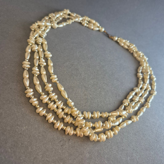 Mehrreihige Vintage-Perlenkette – Eleganz in Creme mit Goldakzenten