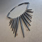 Statement-Halskette mit langen Stäben – Schwarz-Silber im Tribal-Stil