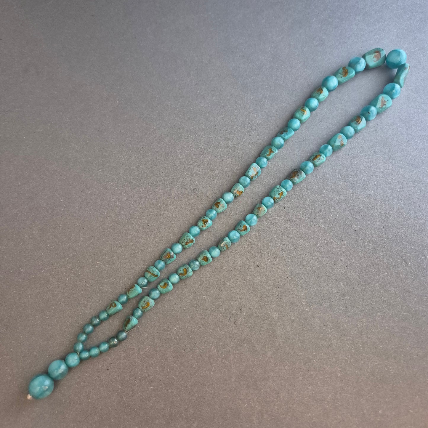 Türkiskette mit Anhänger – Natürlicher Boho-Stil in erfrischendem Blau