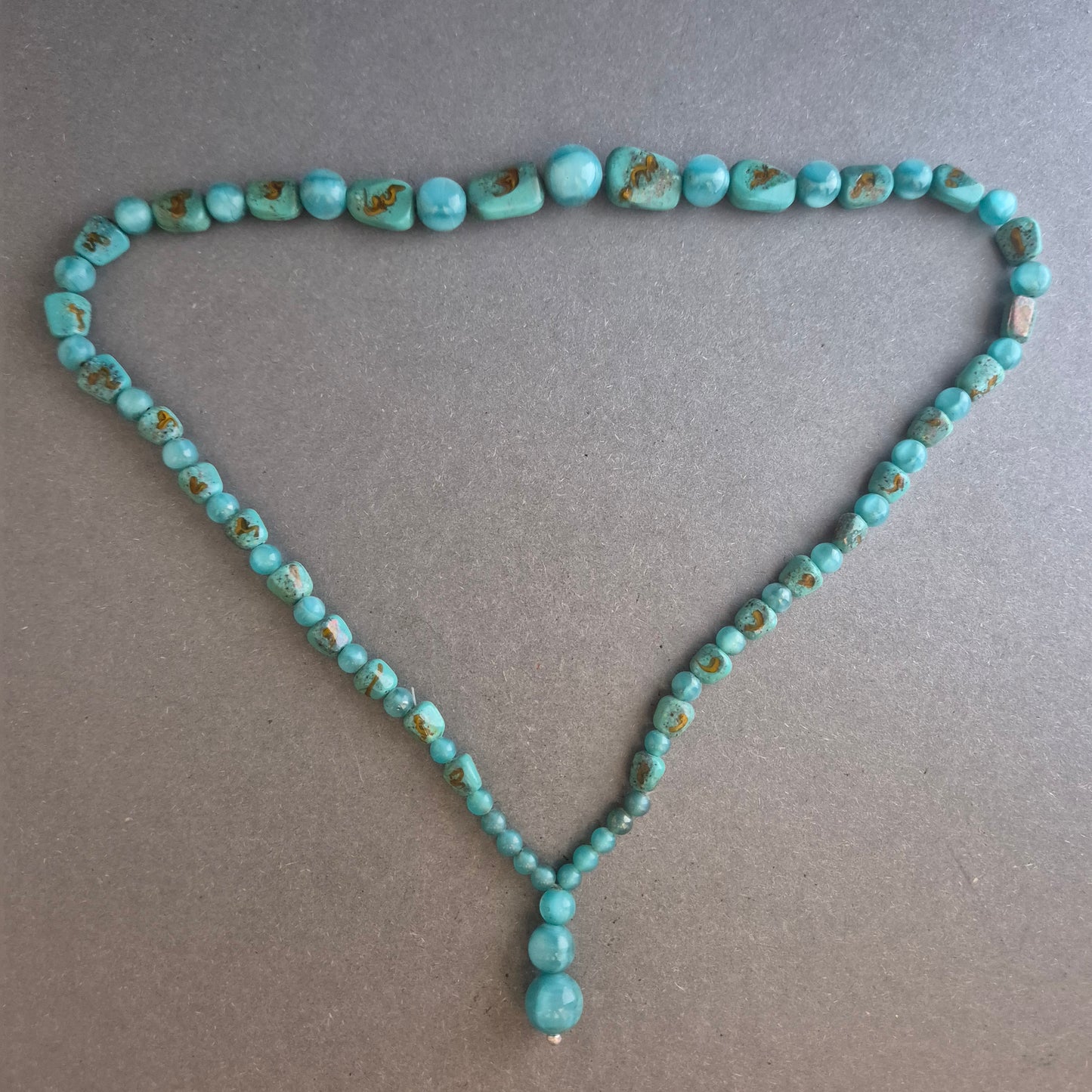 Türkiskette mit Anhänger – Natürlicher Boho-Stil in erfrischendem Blau