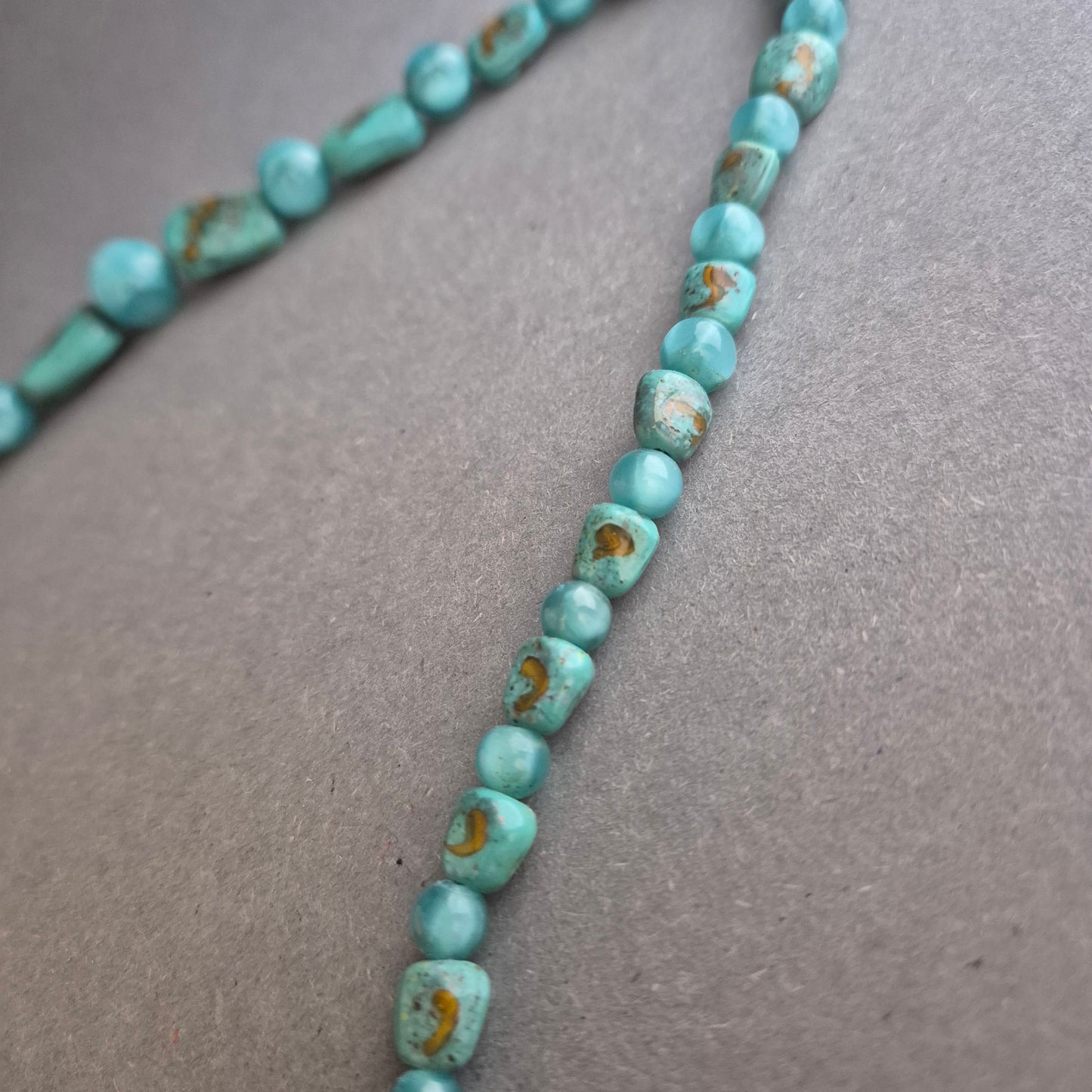 Türkiskette mit Anhänger – Natürlicher Boho-Stil in erfrischendem Blau