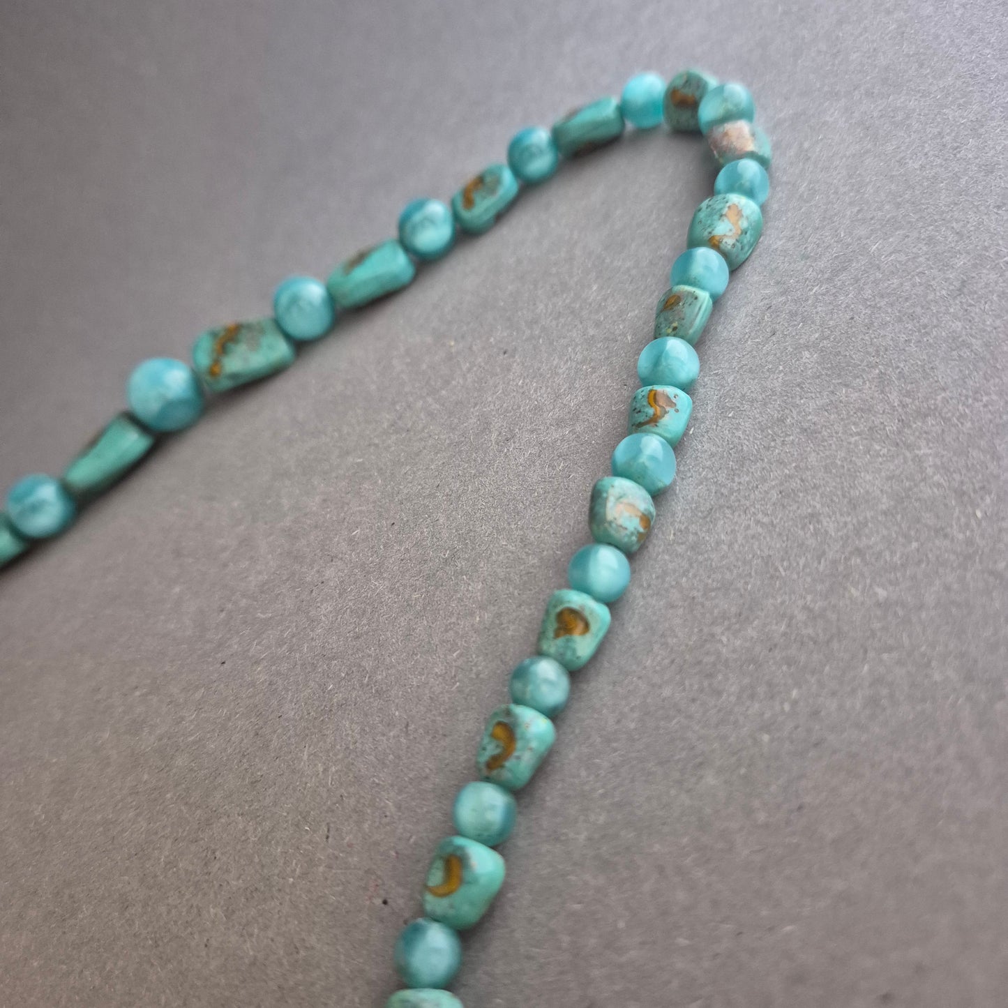 Türkiskette mit Anhänger – Natürlicher Boho-Stil in erfrischendem Blau