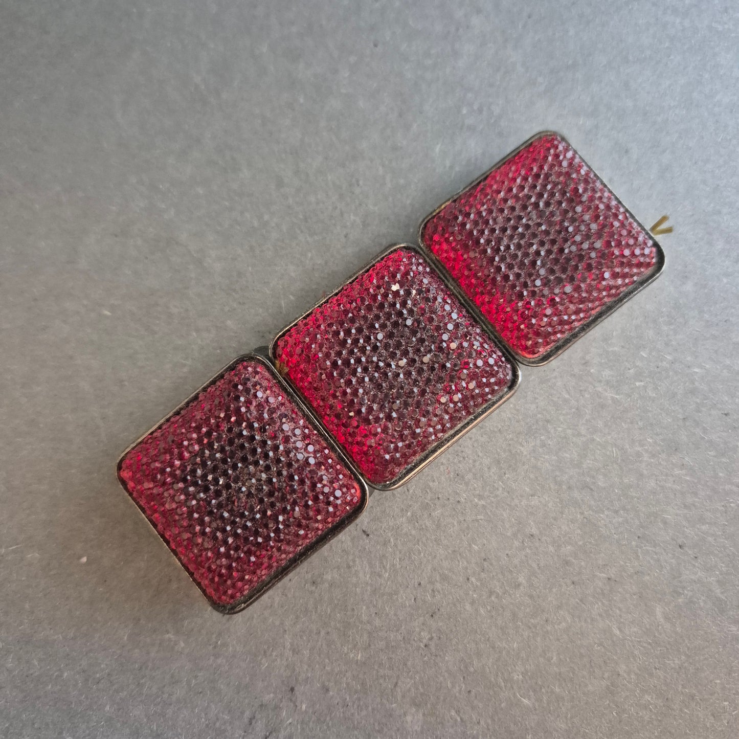 Glitzerndes Stretcharmband in Dunkelrot – Glamouröser Blickfang