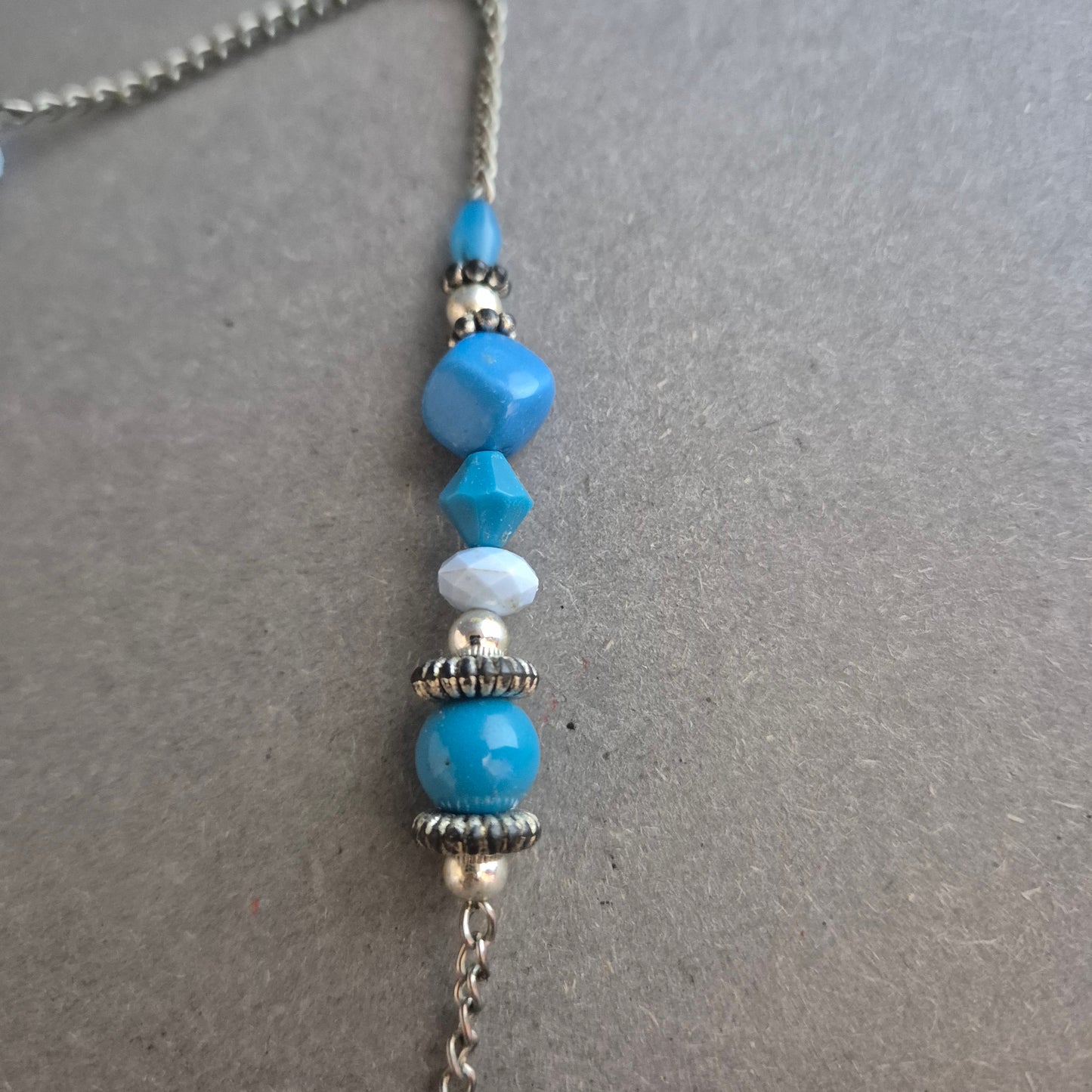 Boho-Halskette mit blauen Perlen & Gliederkette – Verspielt & Vintage