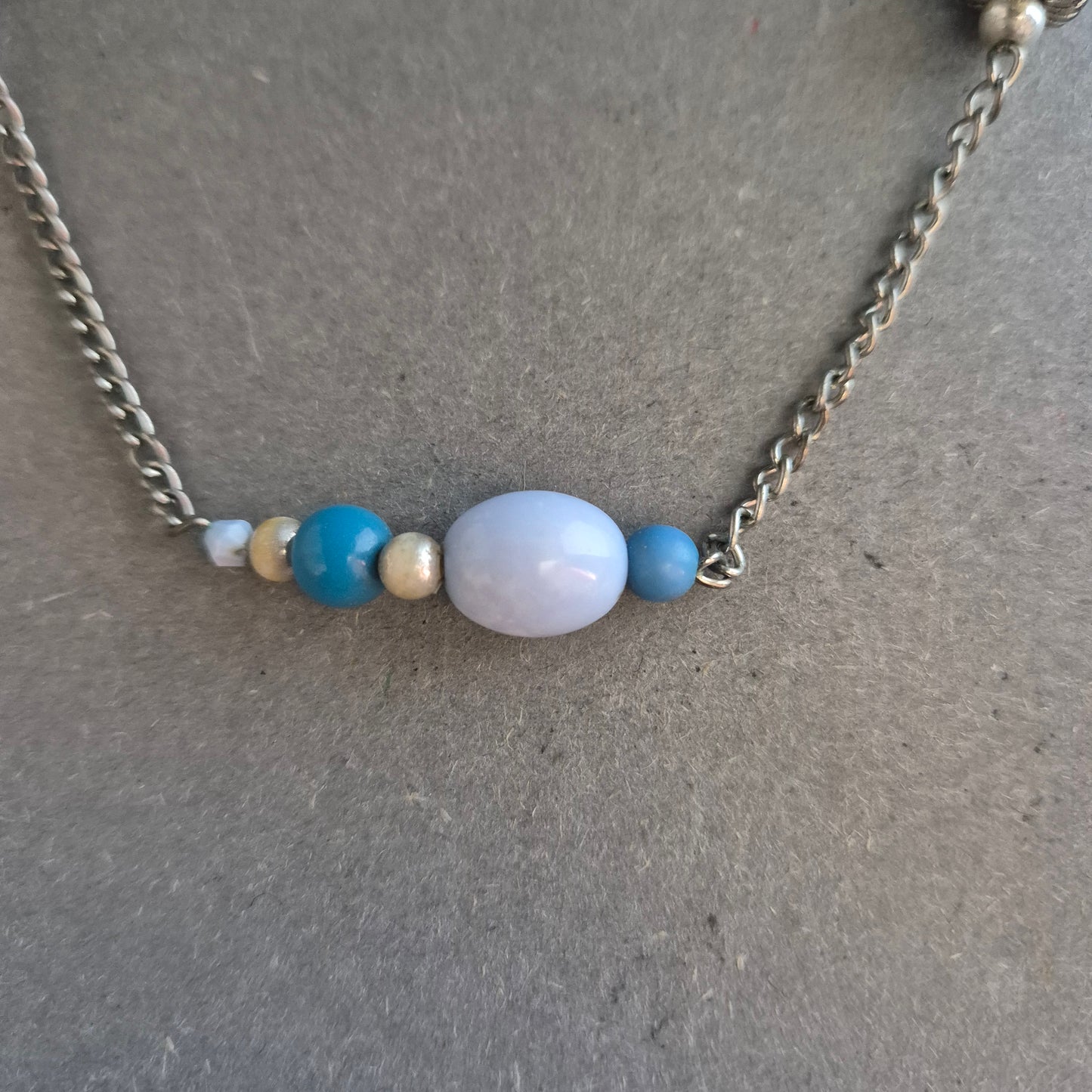 Boho-Halskette mit blauen Perlen & Gliederkette – Verspielt & Vintage