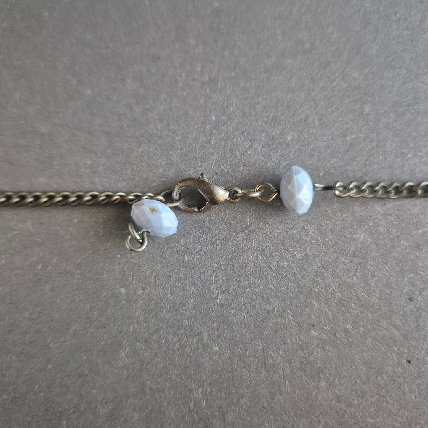 Boho-Halskette mit blauen Perlen & Gliederkette – Verspielt & Vintage