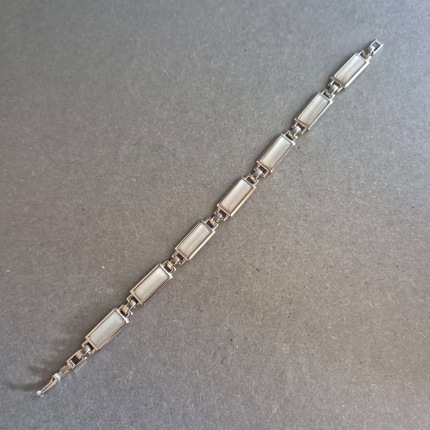 Elegantes Gliederarmband in Silber mit Perlmutt-Optik – Klassisch & Zeitlos