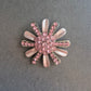 Vintage Brosche in Blumenform mit rosa Strass – Femininer Retro-Charme