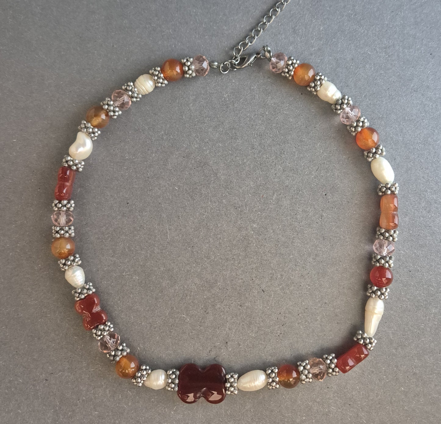 Rote Perlenkette mit Blume – Orientalischer Look