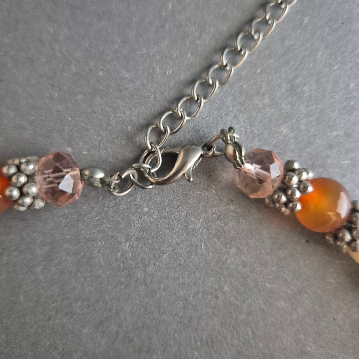 Rote Perlenkette mit Blume – Orientalischer Look