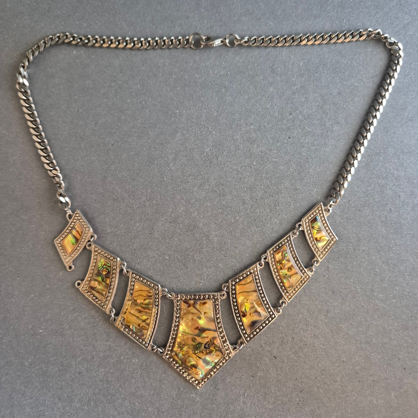 Vintage Halskette mit Muschel-Inlay – Geometrisches Design