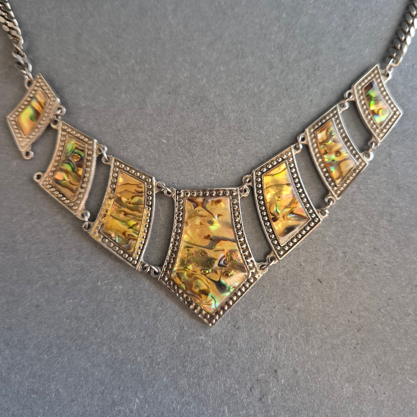 Vintage Halskette mit Muschel-Inlay – Geometrisches Design