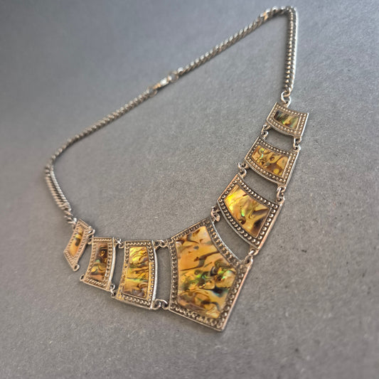 Vintage Halskette mit Muschel-Inlay – Geometrisches Design