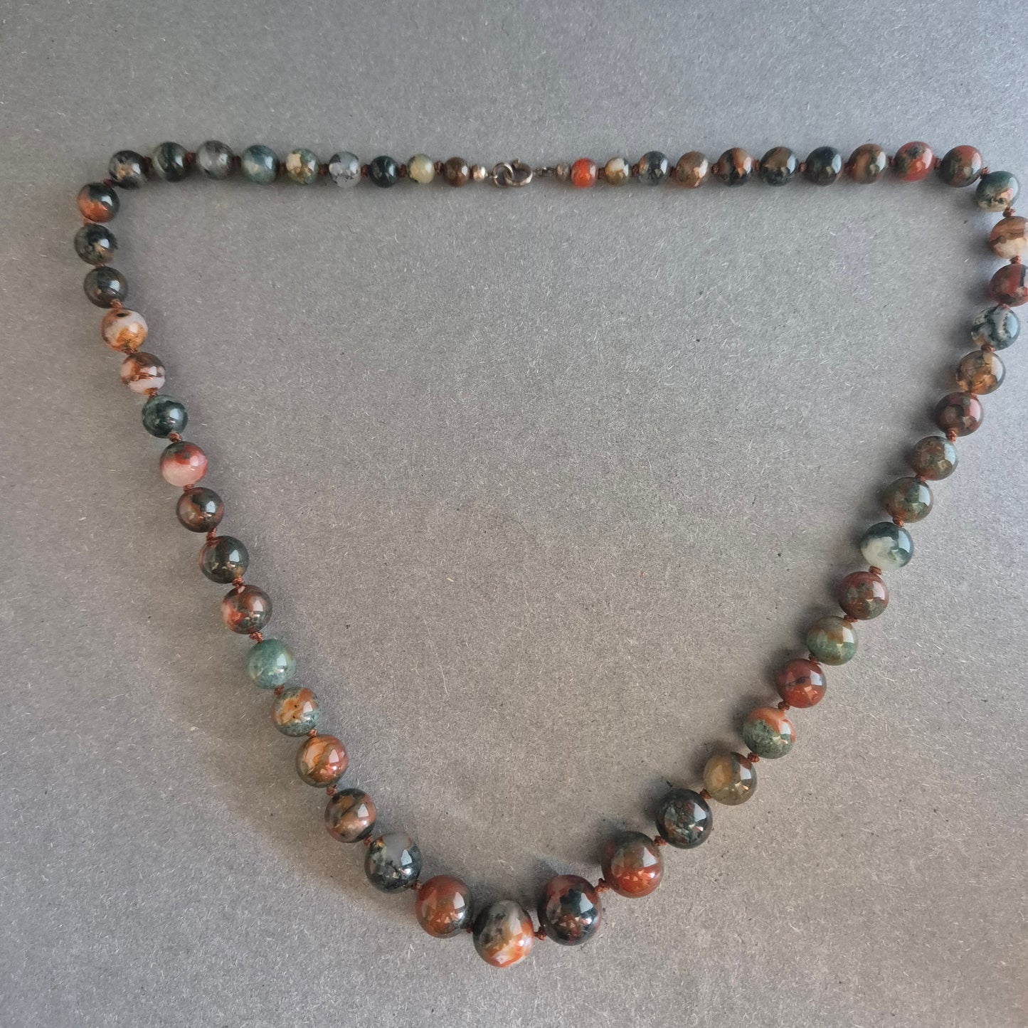 Kette aus Jaspis-Perlen – Natürliche Erdtöne