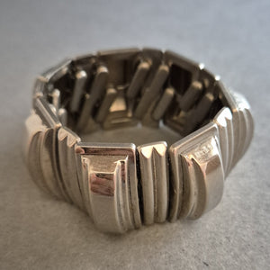 Massives Stretch-Armband in silberfarbenem Design