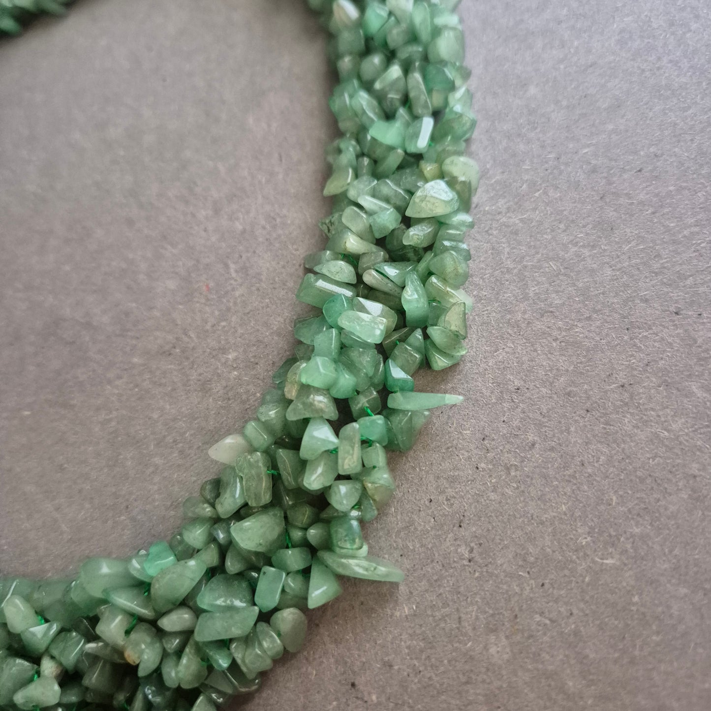 Grüne Edelstein-Kette aus Aventurin-Splittern