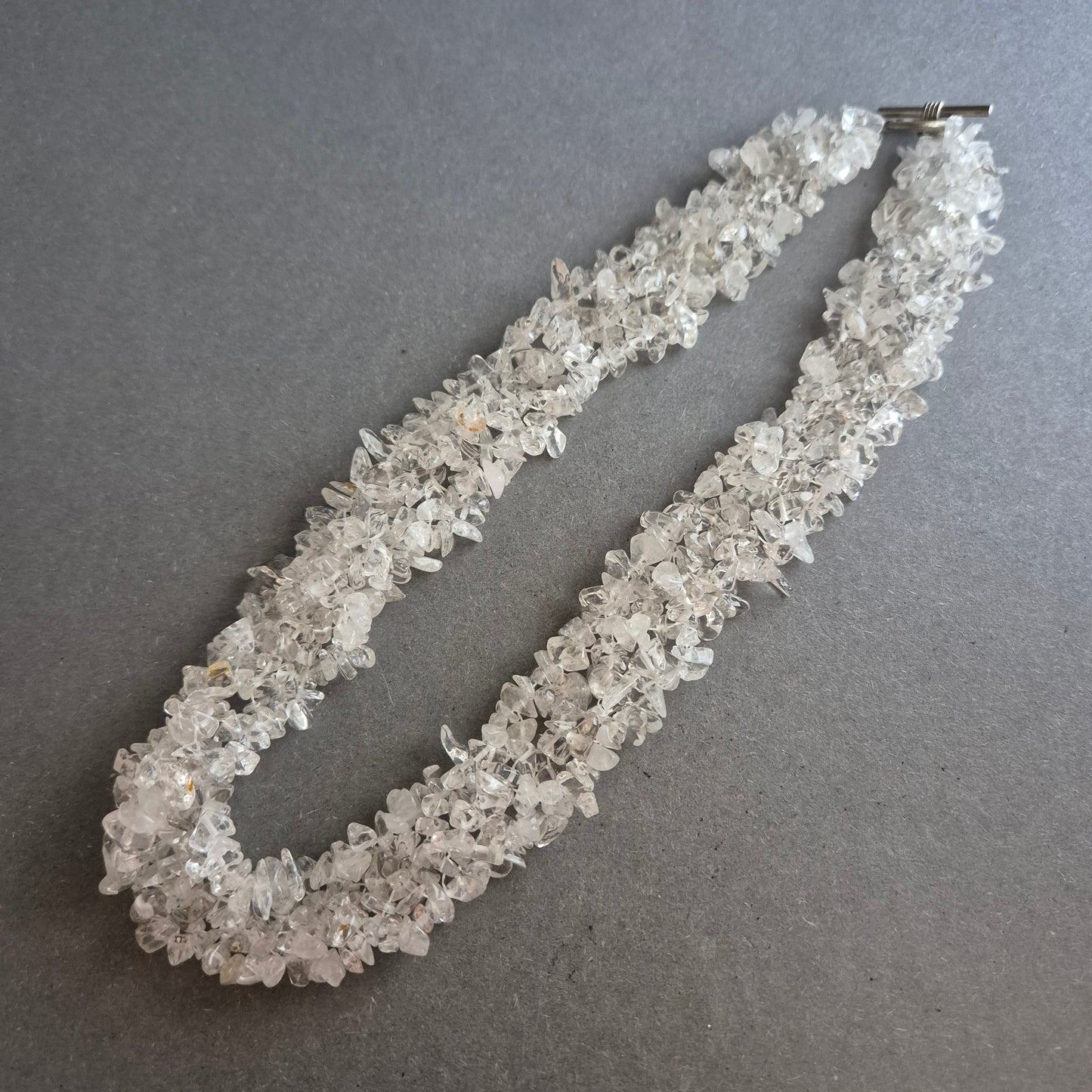 Klarquarz-Halskette aus funkelnden Splittern