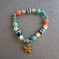 Buntes Armband mit Seestern-Anhänger im maritimen Stil