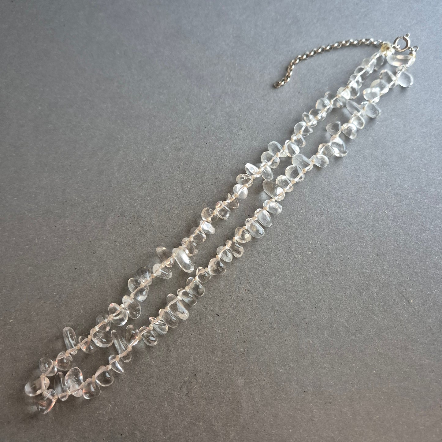 Klarquarz-Halskette mit polierten Tropfenperlen