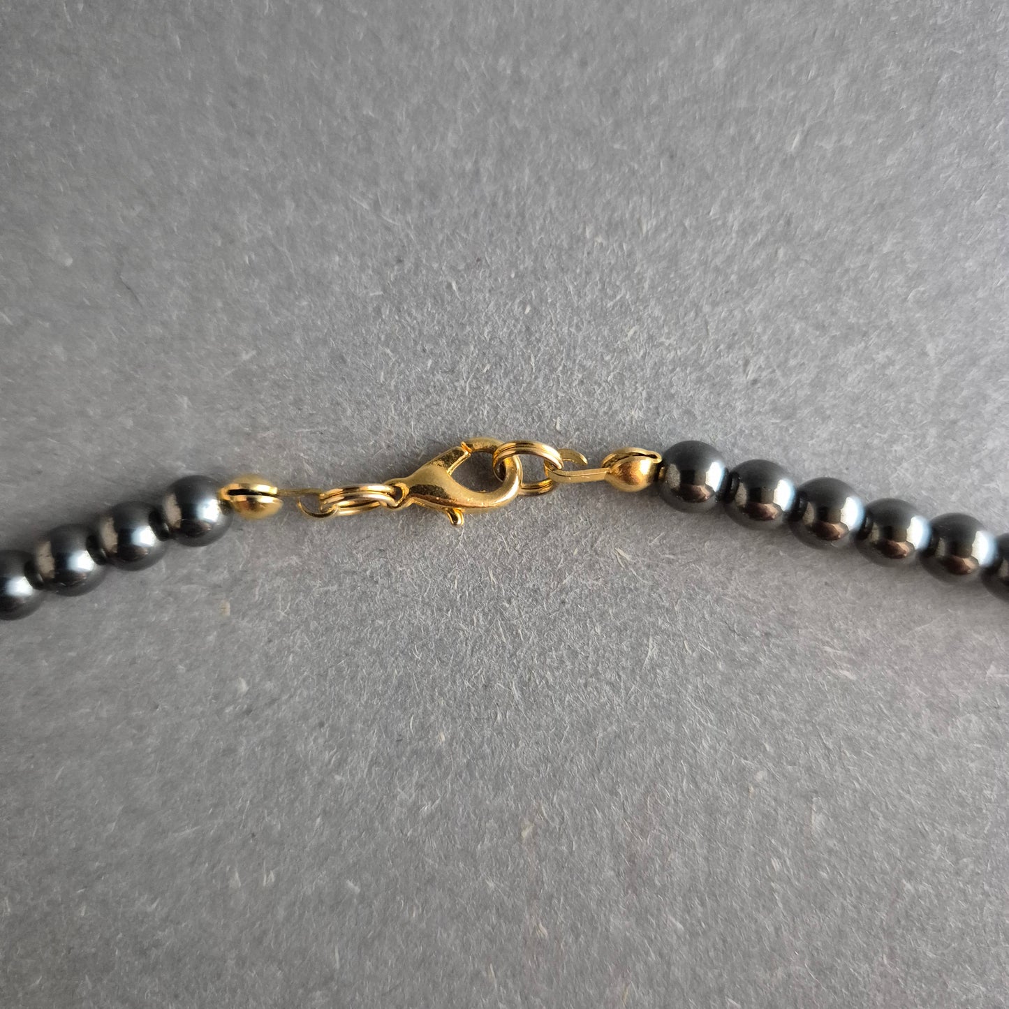 Hämatit-Schmuckset mit Kette & geometrischen Ohrringen