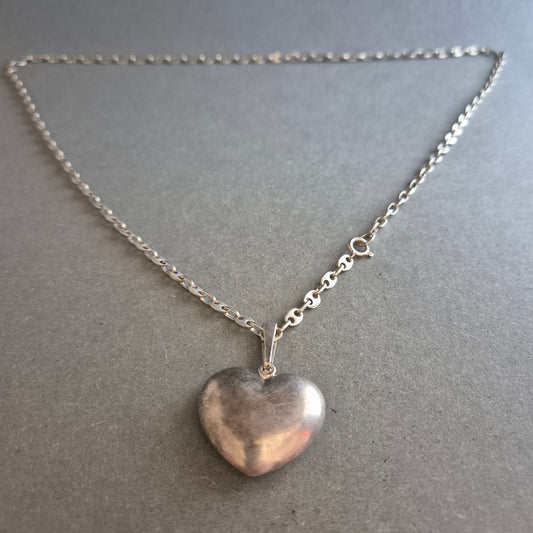 Silberfarbene Kette mit Herzanhänger im Vintage-Look