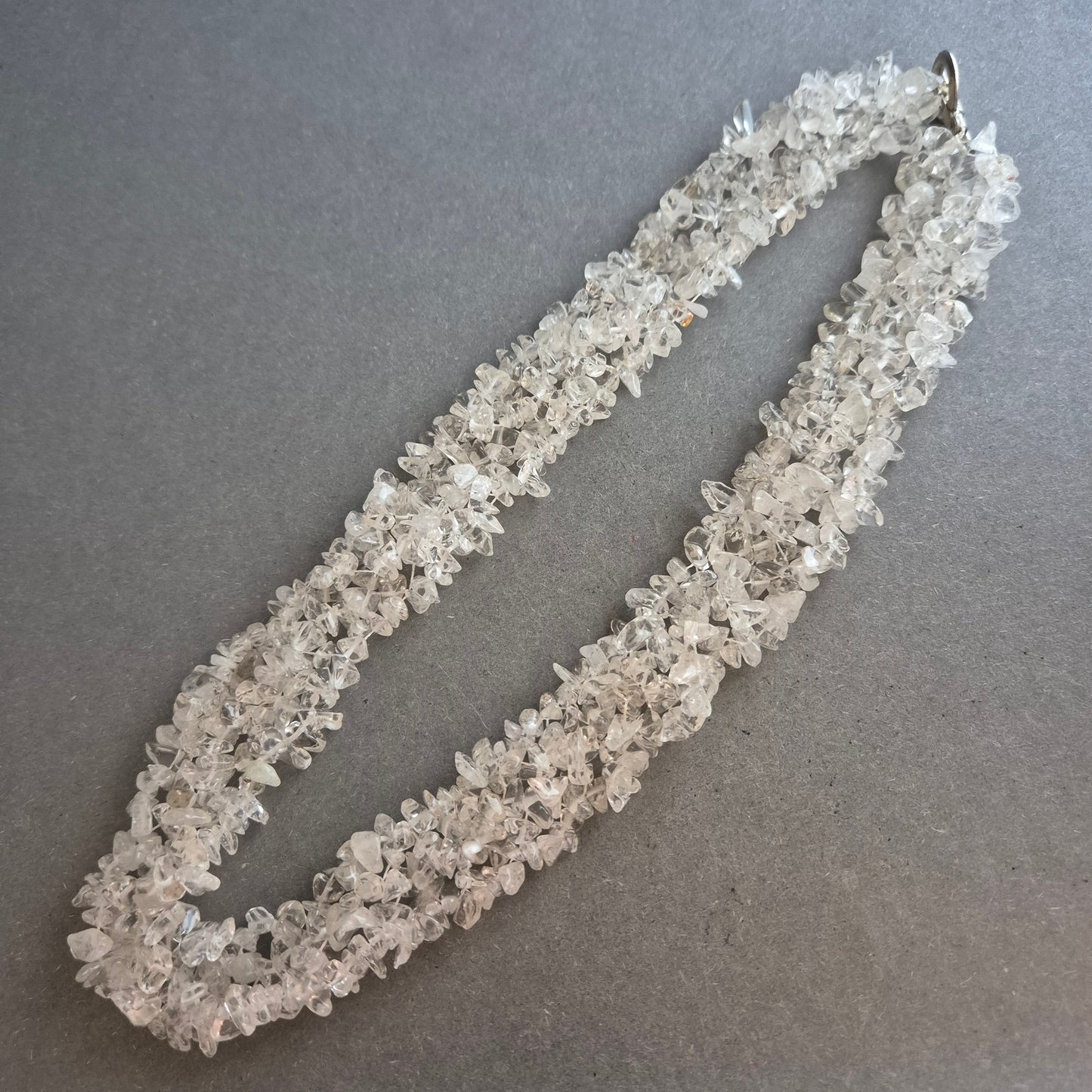 Dreireihige Bergkristall-Kette aus klaren Splittern